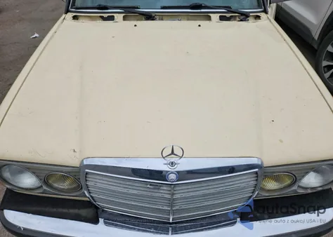 1983 Mercedes-Benz 240 D z USA, uszkodzony, nr VIN WDBAB23A9DB402302